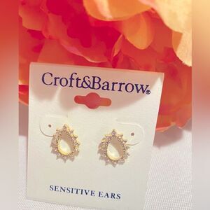 💥Croft&Barrow Gold Tone Tear Drop Gold Crystal Stud Earrings 🎁
